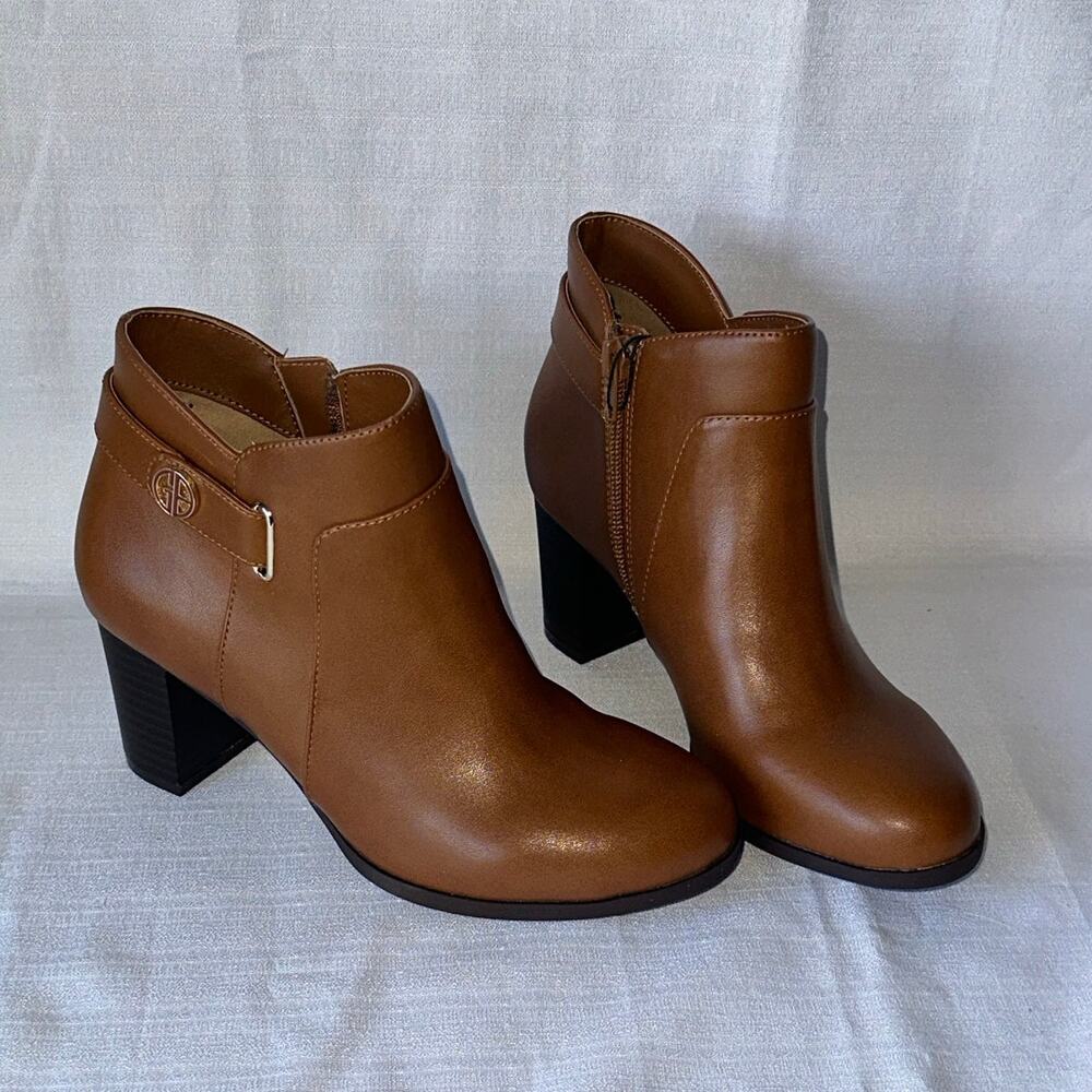 Giani Bernini Abalina Brown Faux Leather Short Bootie Size 5.5